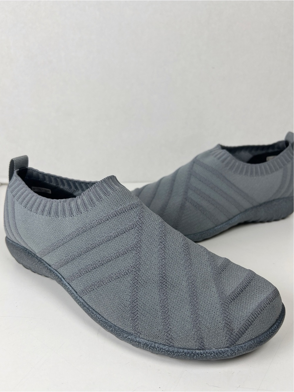 NAOT Women’s Size EU 40 / US 9-9.5 Slate Gray Knit Okahu Slip-On Comfort Sneaker